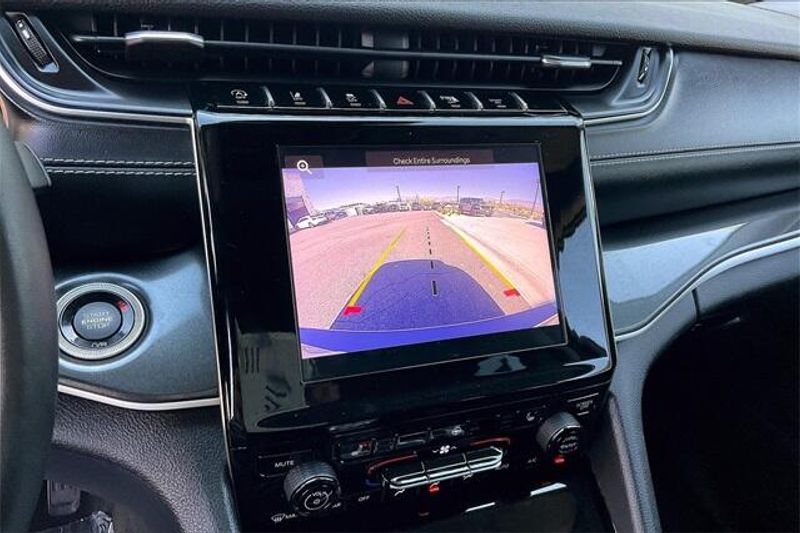 2022 Jeep Grand Cherokee L LaredoImage 21