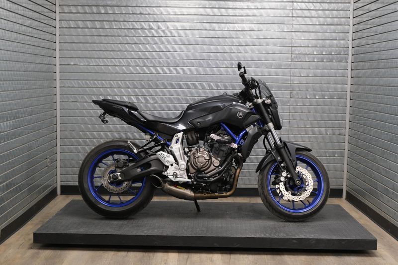 USED 2015 YAMAHA FZ07 Image 2