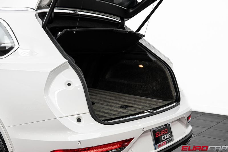 Used 2023 Bentley Bentayga *FRONT SEAT COMFORT SPEC*Image 17