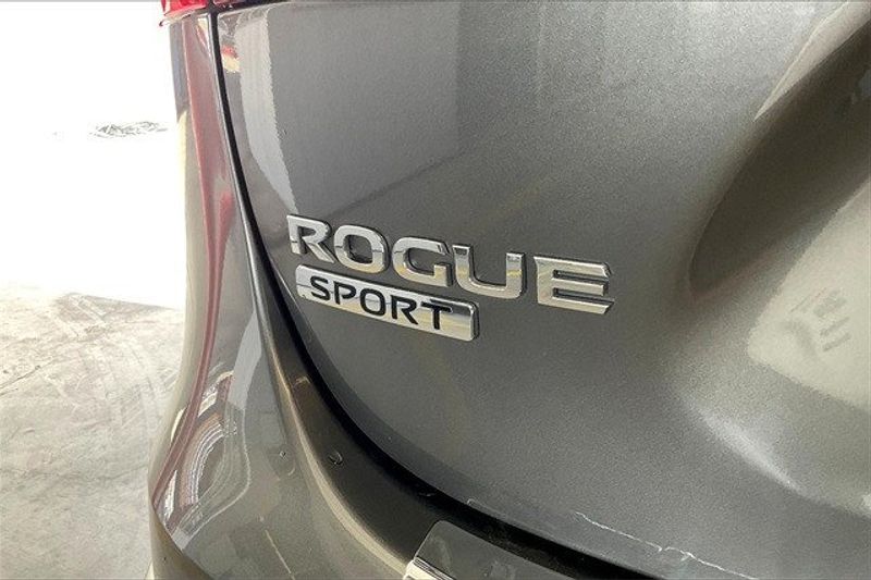 2021 Nissan Rogue Sport SVImage 31