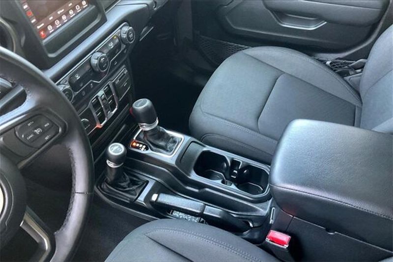 2022 Jeep Gladiator Willys photo 16
