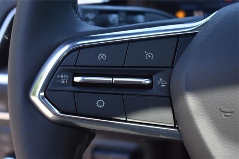 New 2025 Chevrolet Suburban PremierImage 32