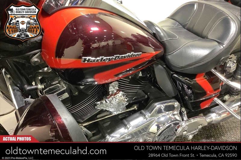 2017 Harley-Davidson Electra Glide in a BLK GNT/EL RED W/PINSTRIPE exterior color. BMW Motorcycles of Temecula – Southern California 951-395-0675 bmwmotorcyclesoftemecula.com 