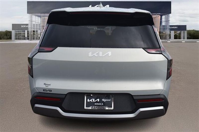 New 2026 Kia EV9 Light Long RangeImage 4