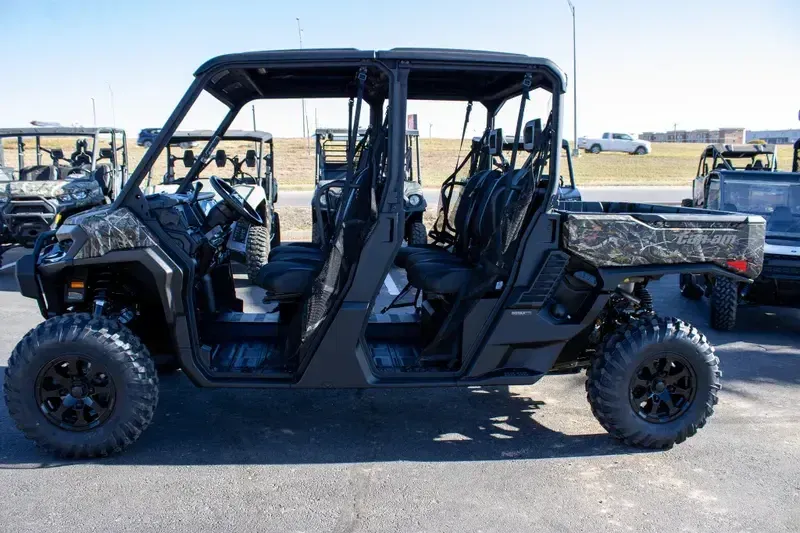 NEW 2026 CAN-AM DEFENDER MAX XT HD11 WITH 1025 INCH TOUCHSCREEN Image 4