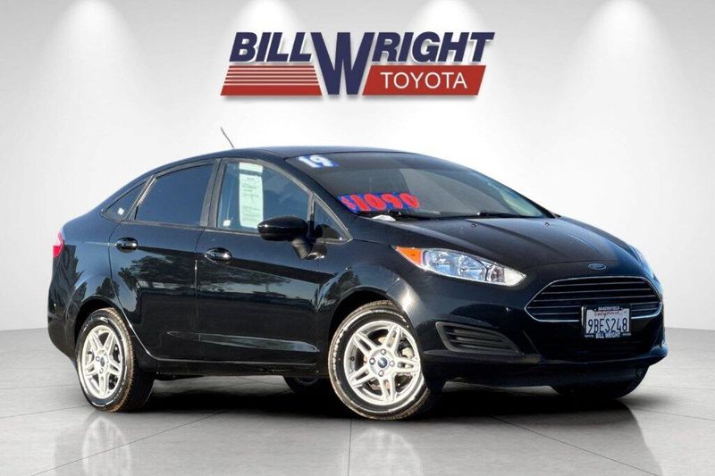 Used 2019 Ford Fiesta SEImage 1