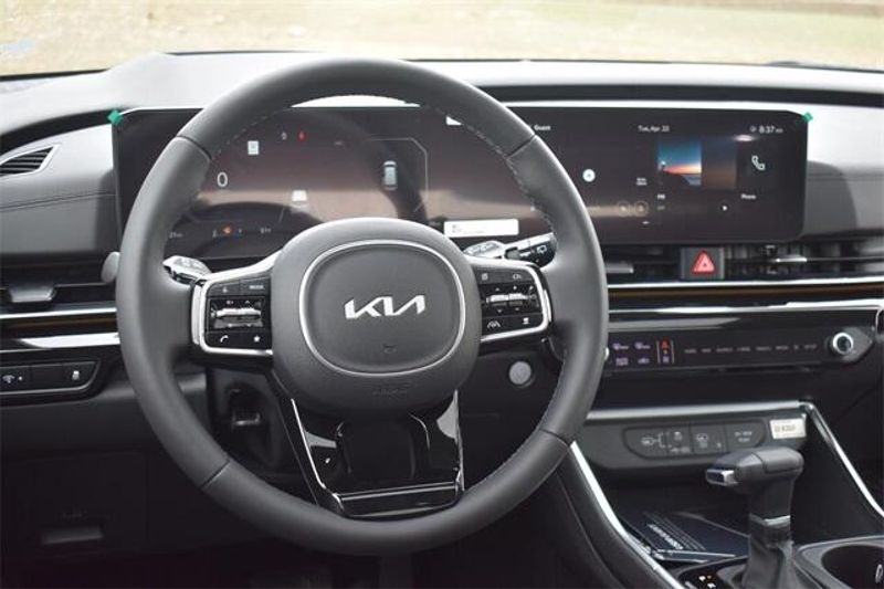 2025 Kia Carnival SX PrestigeImage 24