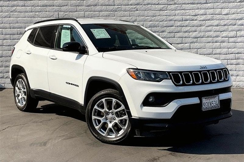 2023 Jeep Compass Latitude LuxImage 12