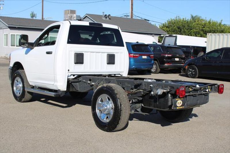 2023 RAM 3500 Chassis Cab Tradesman/SLTImage 6