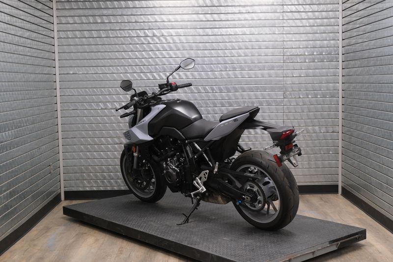 USED 2024 SUZUKI GSX8S Image 5