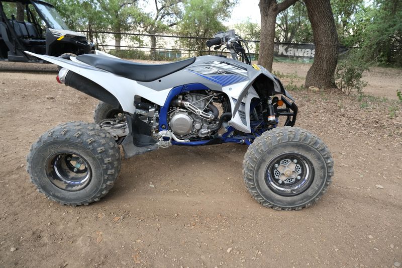 2019 YAMAHA YFZ450R SE in a GRAY exterior color. Family PowerSports (877) 886-1997 familypowersports.com 