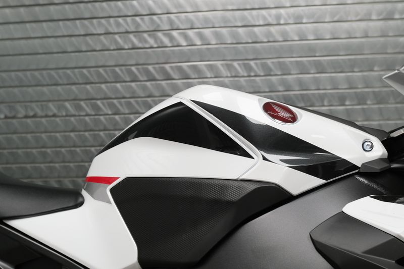 NEW 2027 HONDA CBR1000RR Image 10