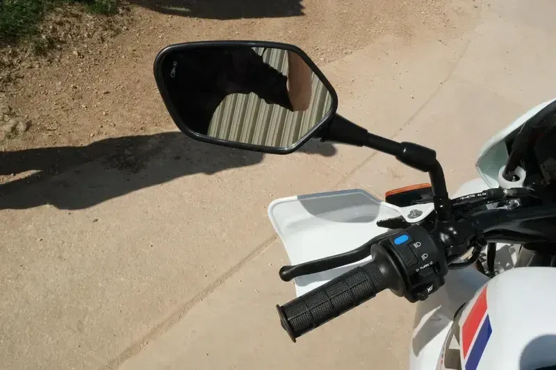 NEW 2025 HONDA XR650L WHITE Image 18