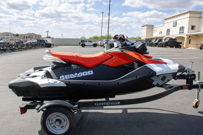 NEW 2026 SEADOO SPARK TRIXX FOR 3 90HP WITH SOUND SYSTEM Image 2