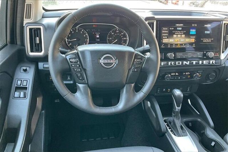 Used 2025 Nissan Frontier SVImage 4