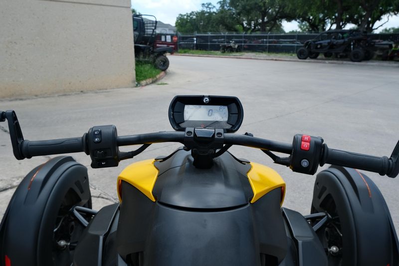 2022 Can-Am RYKER 600 BLACK Image 12