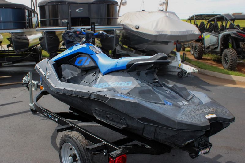 2023 SEADOO SPARK TRIXX FOR 3 WITH AUDIO BLUE Image 8