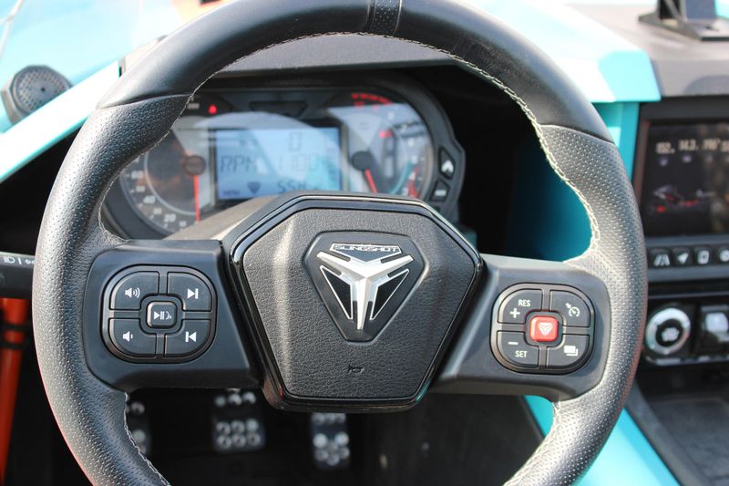 Used 2023 Polaris SLINGSHOT R MANUAL Image 30