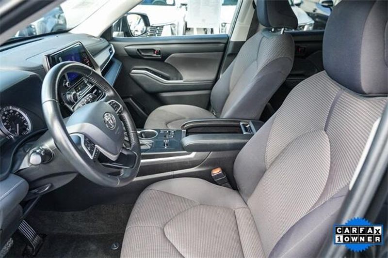 Used 2023 Toyota Highlander LImage 18