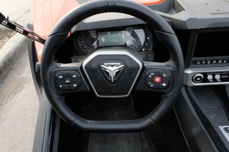 2024 Polaris SLINGSHOT SL AUTODRIVE VOLT ORANGEImage 22