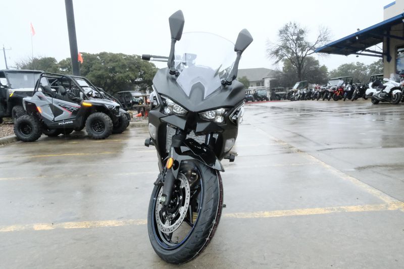 2025 Kawasaki NINJA 500 SE ABS METALLIC FLAT SPARK BLACK AND METALLIC SPARK BLACK AND METALLIC MOONDUST GRAYImage 13