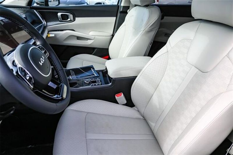 2025 Kia Sorento EXImage 8