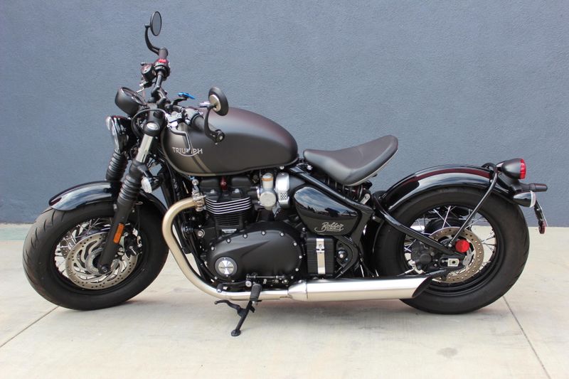 2022 Triumph Bonneville Bobber (Euro 5a) Base Image 7