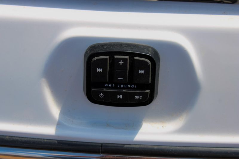 2024 MALIBU 21 LX  in a WHITE exterior color. Family PowerSports (877) 886-1997 familypowersports.com 