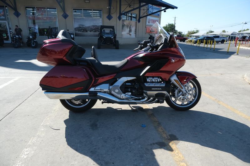 2023 Honda GOLDWING TOUR DCT REDImage 9