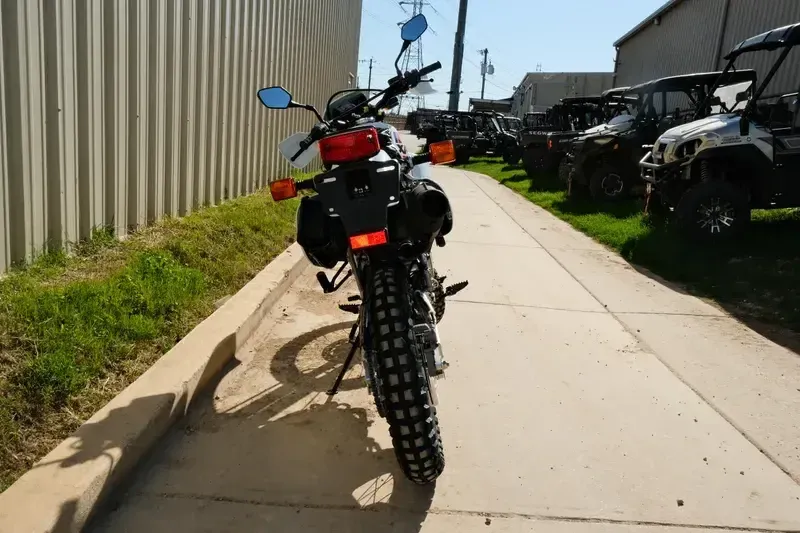 NEW 2025 HONDA XR650L WHITE Image 13