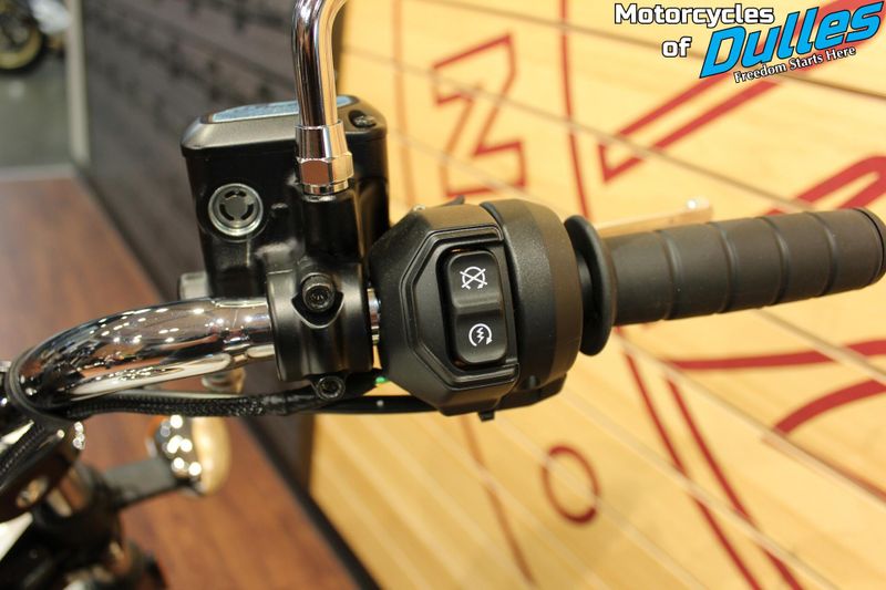 2025 Indian Motorcycle Scout Classic Ltd w/ Tech Pkg Image 10