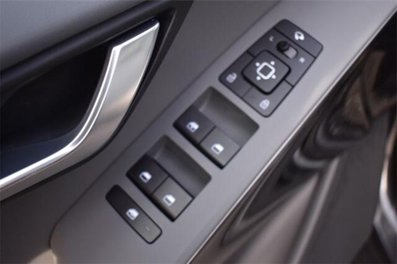 New 2025 Kia Niro EX TouringImage 20