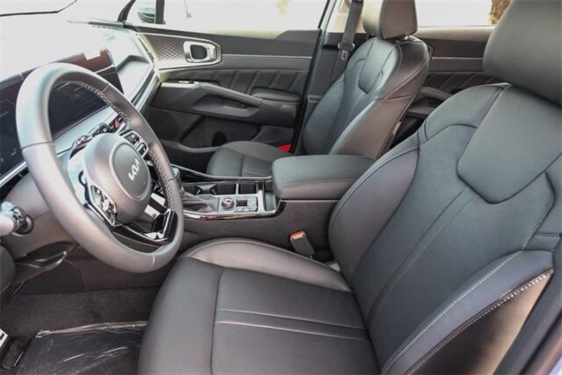New 2025 Kia Sorento SXImage 11