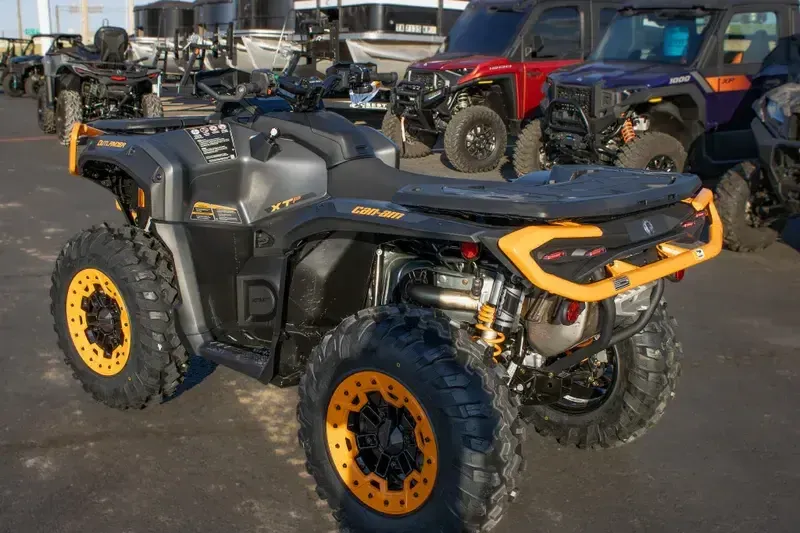 NEW 2026 CAN-AM OUTLANDER MAX XTP 1000R WITH SMARTSHOX Image 4