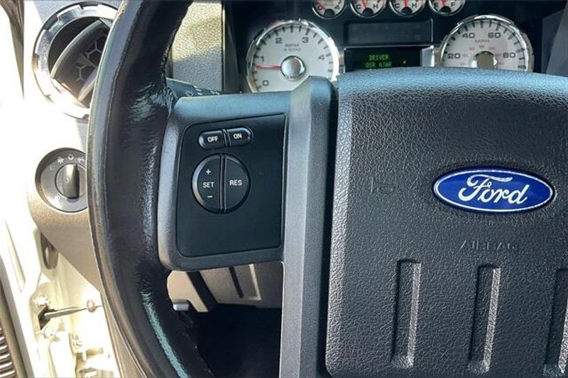 2009 Ford F-350 LariatImage 18