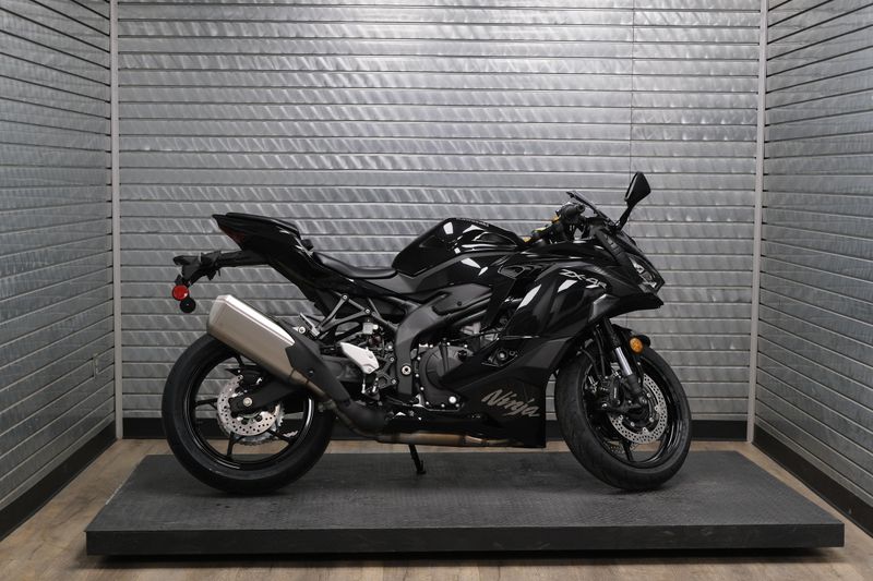 NEW 2026 KAWASAKI NINJA ZX4R ABS Image 2