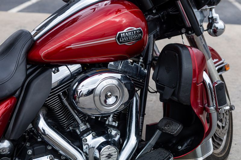 2012 HARLEY Electra Glide Ultra Classic in a RED exterior color. Family PowerSports (877) 886-1997 familypowersports.com 