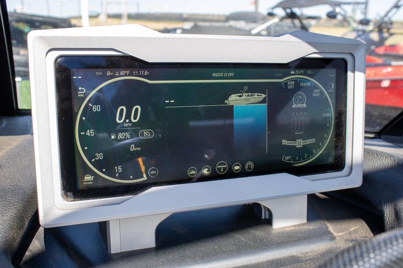 2023 MALIBU M220Image 33