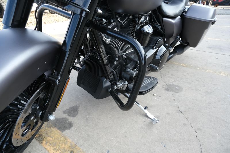 2017 HARLEY ROAD KING SPECIAL BLACKImage 13