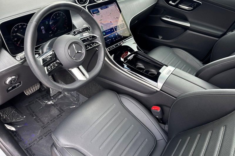 Used 2025 Mercedes-Benz GLC 300Image 10