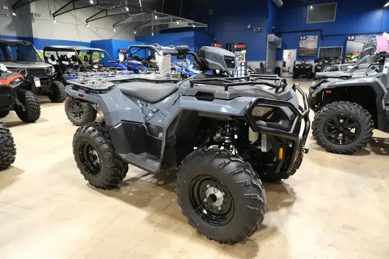 2025 Polaris SPORTSMAN 570 UTILITY HD STEALTH GRAYImage 3