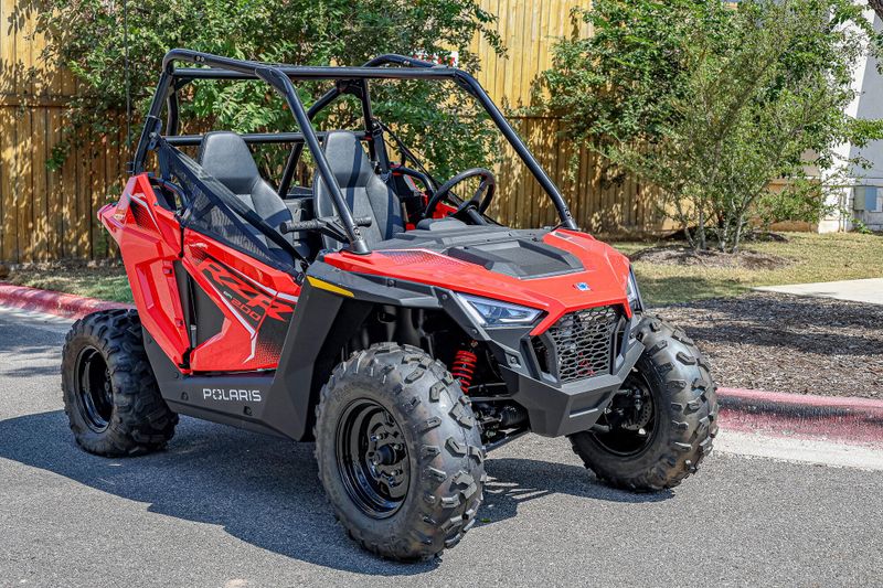 2025 Polaris RZR 200 EFI  INDY REDImage 1