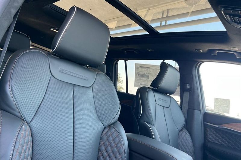 2025 Jeep Grand Cherokee L Summit Reserve photo 17