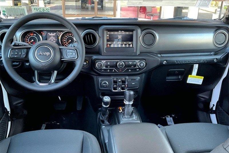 2023 Jeep Wrangler 4-door High Tide 4x4Image 4