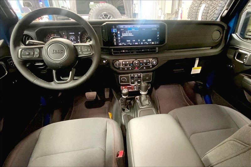 2025 Jeep Wrangler Unlimited Rubicon photo 5