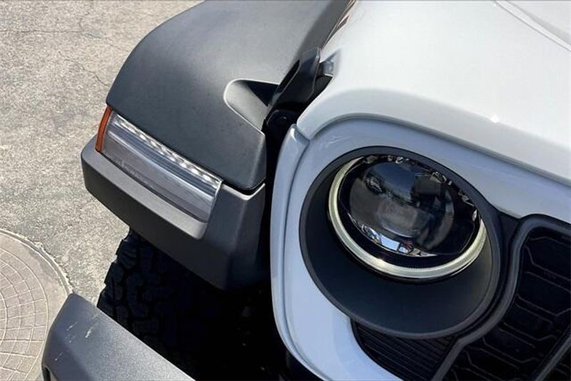 New 2025 Jeep Wrangler 4-door RubiconImage 11