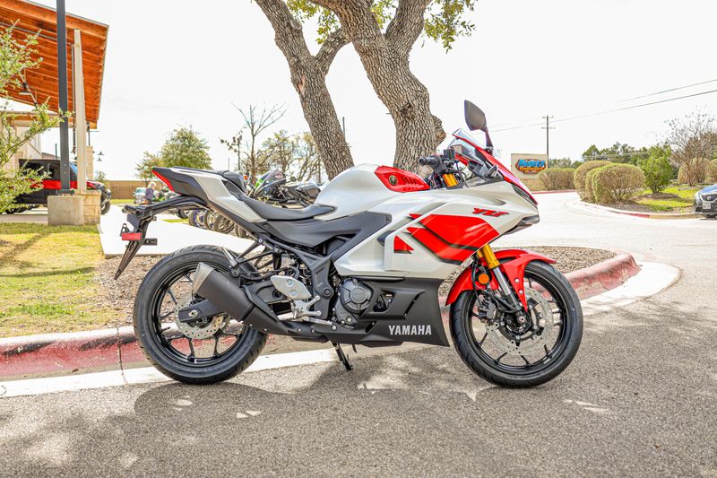 NEW 2026 YAMAHA YZFR3 ABS 70TH ANNIVERSARY EDITION Image 11