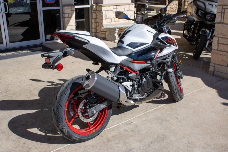 NEW 2026 KAWASAKI Z500 SE ABS Image 9