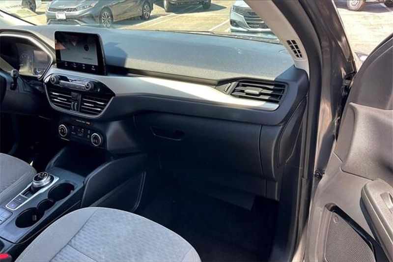 Used 2022 Ford Escape SEImage 16