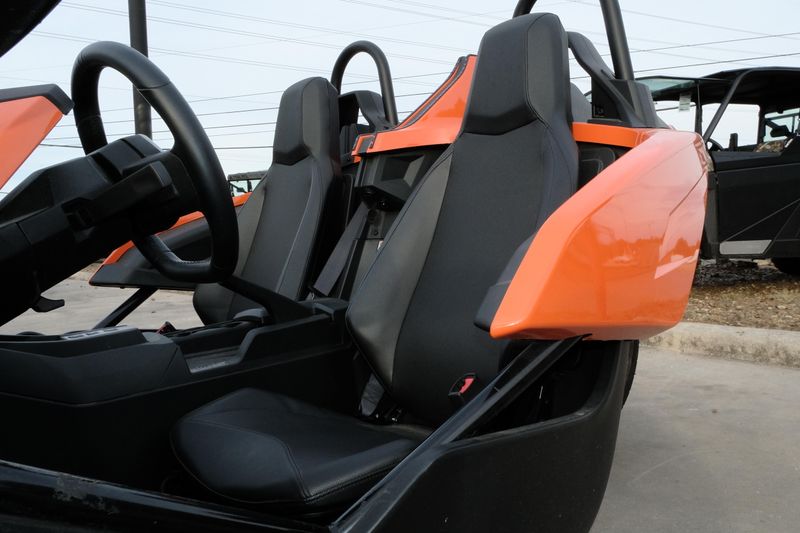 2024 Polaris SLINGSHOT SL AUTODRIVE VOLT ORANGEImage 24